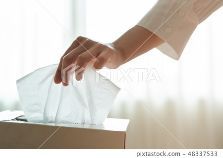 women hand picking napkin paper from tissue box 48337533