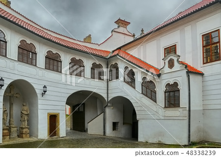 Сourtyard in Cesky Krumlov 48338239