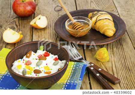 Fresh cottage cheese with candied fruit and nuts 48339602