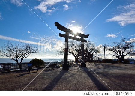 在Himawayama公園的鹿島兒童神社的鳥居 在Himawayama公園的鹿島兒童神社的鳥居 48344599