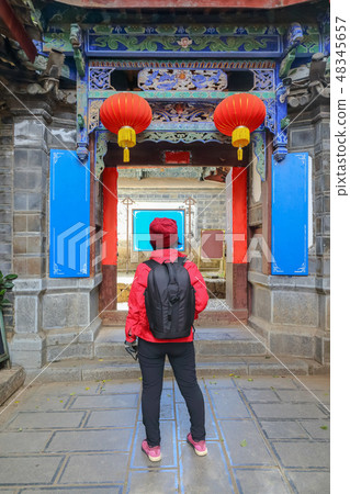 olo middle aged female travel in China olo middle aged female travel in China 48345657
