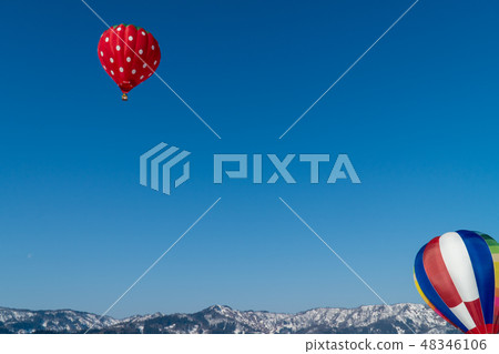 A sunny blue sky and Ojiya balloon balloon balloon A sunny blue sky and Ojiya balloon balloon balloon 48346106