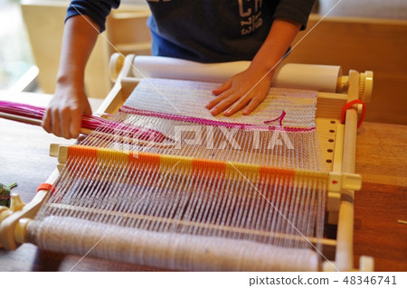 Weave lag with weaving machine 48346741