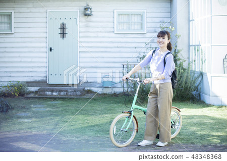 自行車和女士們 自行車和女士們 48348368