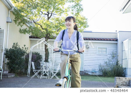 自行車和女士們 48348464