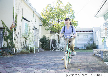 自行車和女士們 48348465