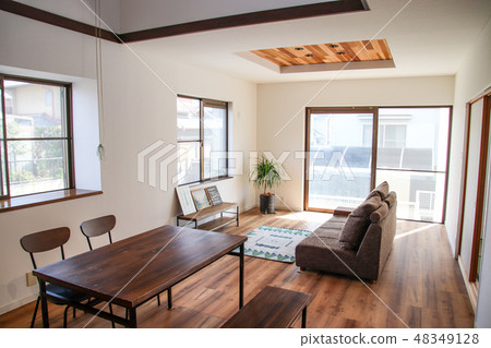 Renovation housing 48349128