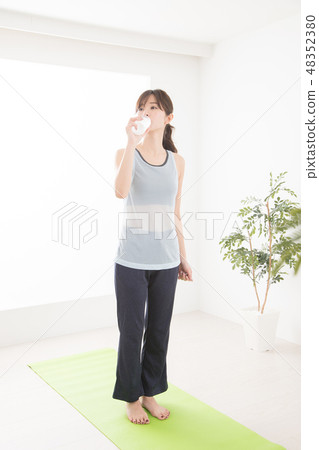 yoga     48352380