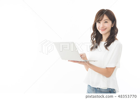 年輕女子的筆記本 年輕女子的筆記本 48353770