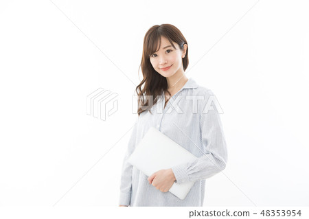 年輕女子的筆記本 年輕女子的筆記本 48353954