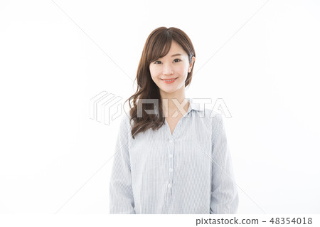 young woman      48354018