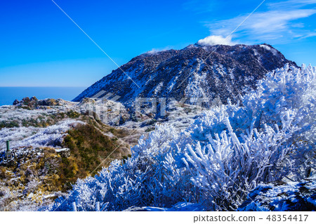 平根岳平成新山（雲仙岳的冬季風景和白霜）[長崎縣雲仙市] 48354417