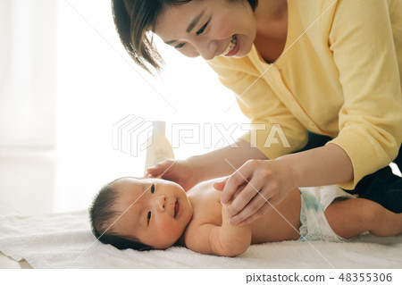 Young mothers doing baby's skin care Newborns 48355306