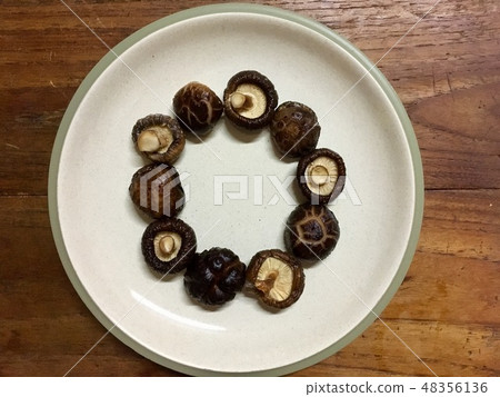 Shiitake is type of Chinese mushroom Shiitake is type of Chinese mushroom 48356136