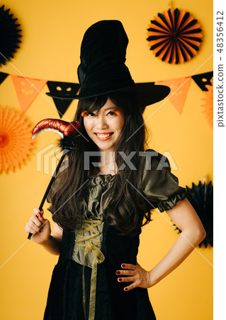 A young girl who makes a witch's cosplay in Halloween Japanese women 48356412