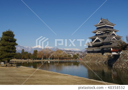 Shinshu National Treasure Matsumoto Castle in winter Northern Alps of the snowfall and the castle tower of the Warring States period Matsumoto Tourism Center Shinshu National Treasure Matsumoto Castle in winter Northern Alps of the snowfall and the castle tower of the Warring States period Matsumoto Tourism Center 48358532