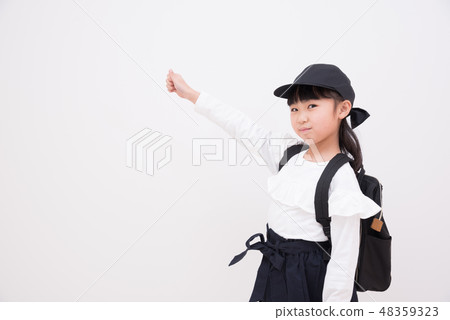 背著背包的女孩 48359323