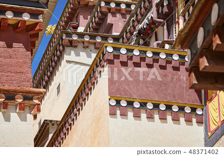 Architecture details of the Songzanlin Monastery. Architecture details of the Songzanlin Monastery. 48371402