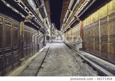 street of Shangri La Old Town at night, China. 48371408