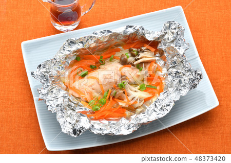 Salmon (Salmon / Shakame / Shake) and Mushroom Foil Grilled, Ponzu and Lemon. 48373420