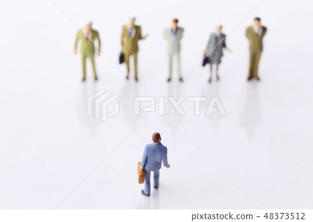 Businessman confronting five people 48373512