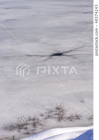 湖邊的冷凍M19 48374243