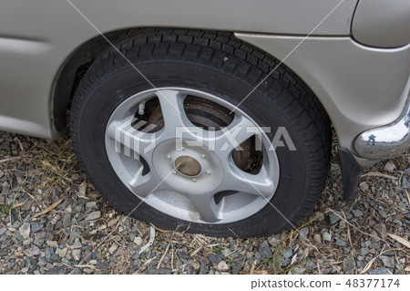 Abandoned vehicle 48377174