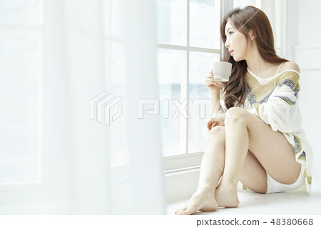 年輕的女人 年輕的女人 48380668