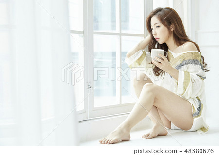 年輕的女人 年輕的女人 48380676