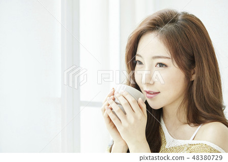年輕的女人 48380729