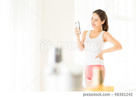 Women sportswear 48381242