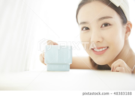 Woman relax 48383188