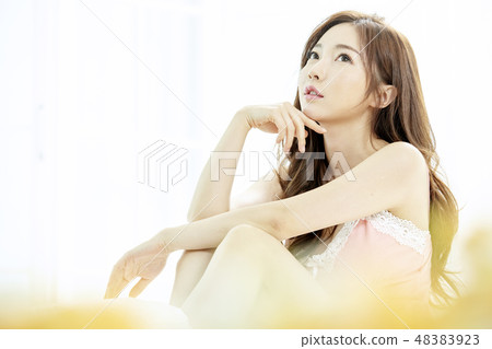 Young woman 48383923