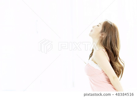 年輕的女人 年輕的女人 48384516