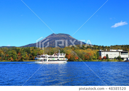 Lake Akan in autumn Mt. Akan and tourist boats Lake Akan in autumn Mt. Akan and tourist boats 48385520