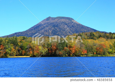 阿寒湖在秋天Mt.阿寒 48385658