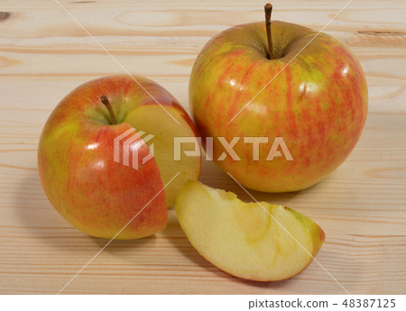 apples 48387125