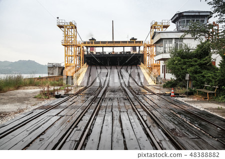 Perspective view of a railway ramp 48388882