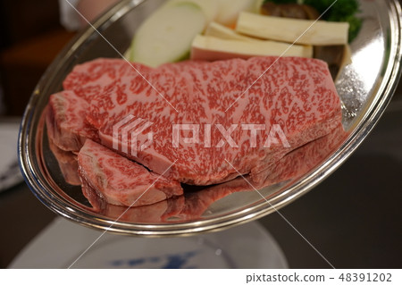 Luxury beef for teppanyaki 48391202