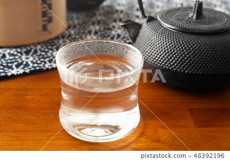 Shirogane drinks hot water hot spring water iron bottle Shirogane drinks hot water hot spring water iron bottle 48392196