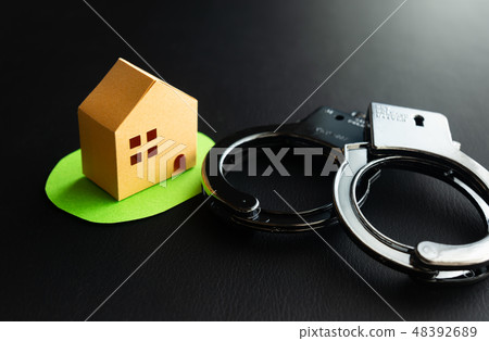 Real estate real fraud handcuff case 48392689