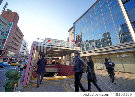 東京的城市景觀在日本東急鐵道櫻花町站（北口）觀景等 48393199