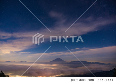 (Yamanashi Prefecture) Unkai and Mt. Fuji Starry Sky (Yamanashi Prefecture) Unkai and Mt. Fuji Starry Sky 48394334