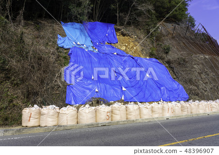 廣島Nishinippon大雨在國道432附近倒塌了廣島機場 廣島Nishinippon大雨在國道432附近倒塌了廣島機場 48396907