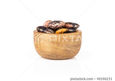 Speckled colored butter beans isolated on white Speckled colored butter beans isolated on white 48398231