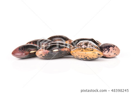 Speckled colored butter beans isolated on white Speckled colored butter beans isolated on white 48398245