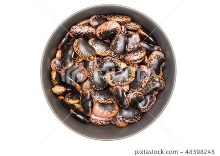 Speckled colored butter beans isolated on white 48398248