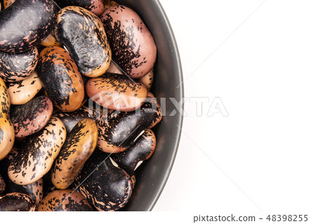 Speckled colored butter beans isolated on white 48398255