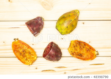 Fresh bright prickly pear opuntia on natural wood Fresh bright prickly pear opuntia on natural wood 48398790