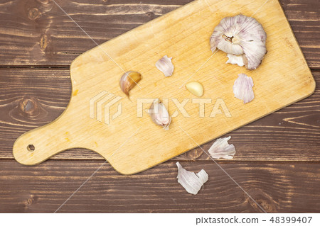 farfalle with arugula leaves on brown wood 48399407